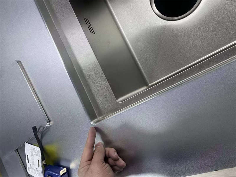 台面工艺，垫板为双面钢板内置航空蜂窝铝，耐高温不变形